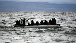 Ismét menekültek vesztek a tengerbe