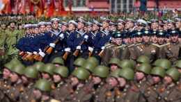 Az orosz elnök börtönviselteket toboroz a hadseregbe: amnesztiát és havi 1630 eurót ígér nekik