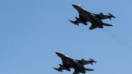 Újabb légicsapást mért jemeni húszi célpontokra az amerikai haditengerészet