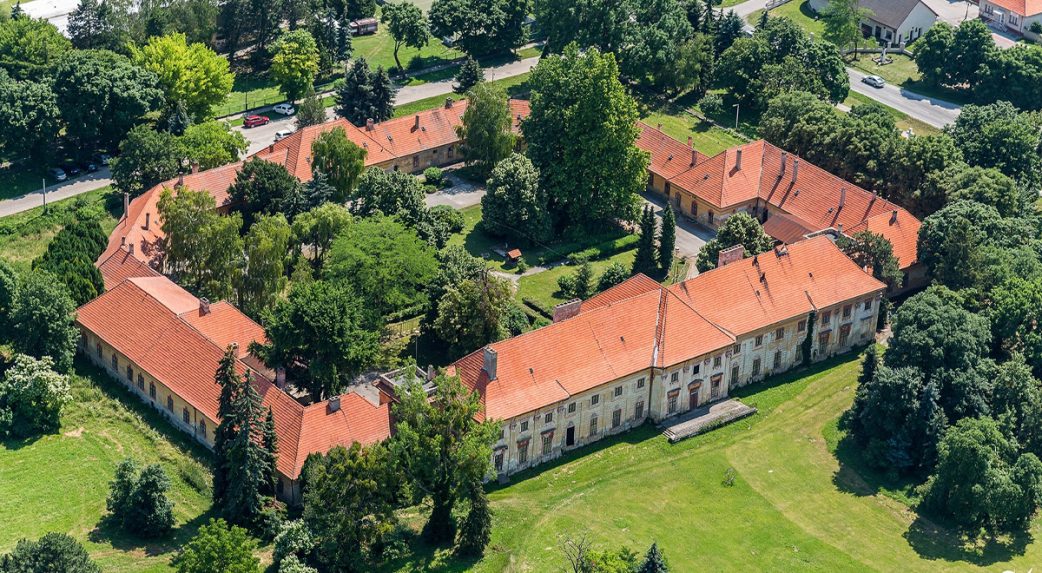 Elkészült a tallósi Esterházy-kastély vadásztermének a felújítása