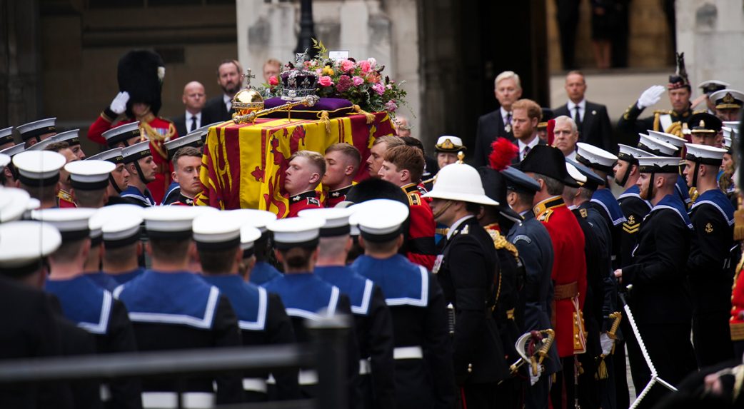 Miért verte ki a biztosítékot a briteknél II. Erzsébet királynő temetése?