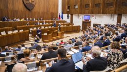 Csak kedden szavazhat a parlament Igor Matovič leváltásáról
