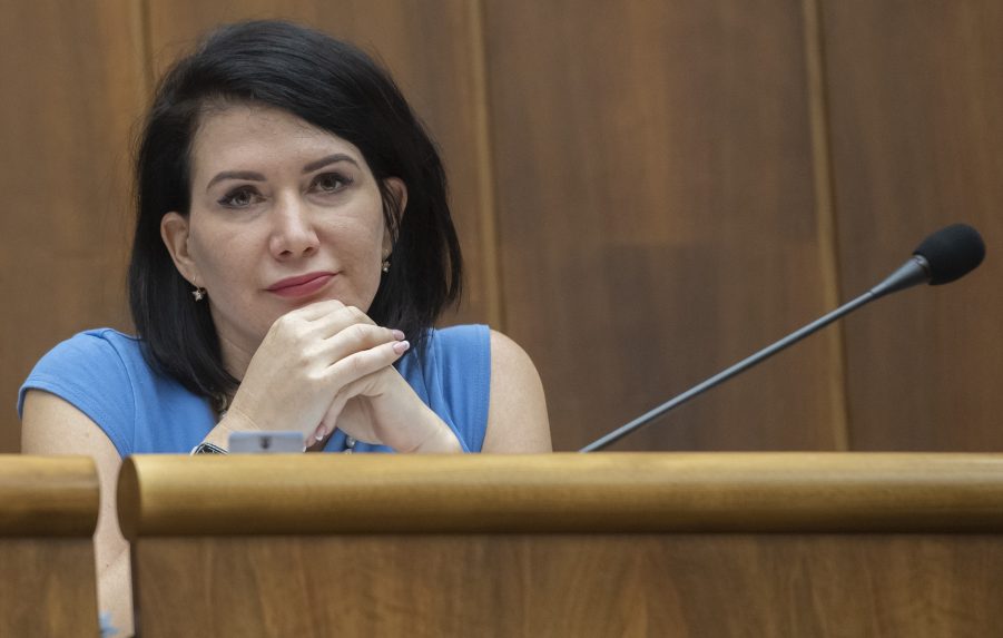 A kórházakkal kapcsolatos szerződések megkötésére szólította fel Hegert Jana Bittó Cigániková