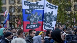 A kormány lemondását követelték a pozsonyi ellenzéki tüntetésen
