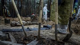 Több mint négyszáz holttestet találtak az izjumi tömegsírban