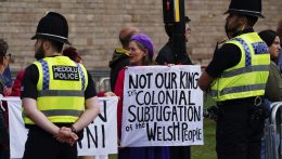 Monarchiaellenes tüntetőket tartóztattak le Nagy-Britannia-szerte
