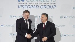 Fico Orbán mellett foglal állást, az Európai Bizottság döntését bírálja