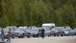 Finnországon át menekülnének a sorozás elől orosz férfiak