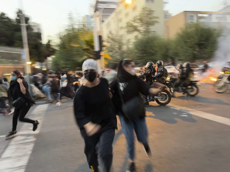 Nagyjából ezer ember ellen emeltek vádat a zavargások miatt Iránban