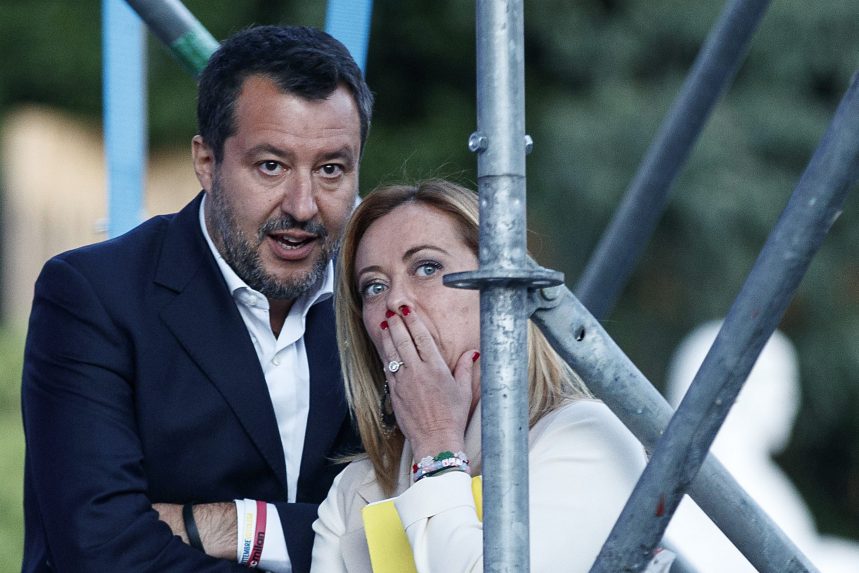 Az Európai Bizottság római székházánál tüntettek Matteo Salvini felszólítására