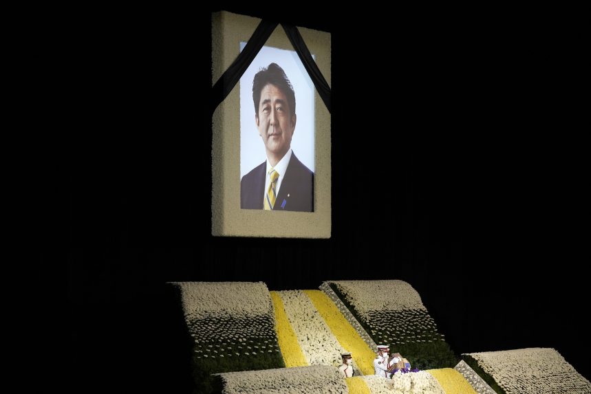 Miért váltott ki óriási felháborodást Abe Sinzó állami temetése Japánban?