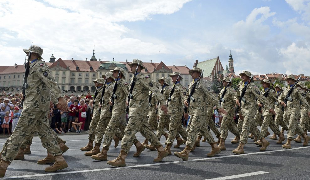 Egynapos katonai kiképzést ajánl a lengyel hadsereg az ország állampolgárainak