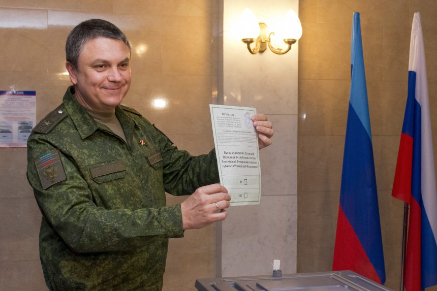 Az oroszok már egy nappal az urnazárások előtt érvényesnek minősítették a „népszavazásokat“
