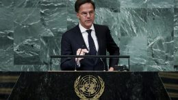 A holland miniszterelnök benyújtotta a lemondását