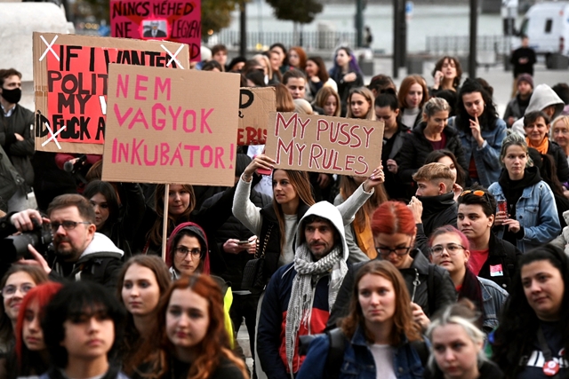 Az abortuszszabályok szigorítása ellen tüntettek Budapesten