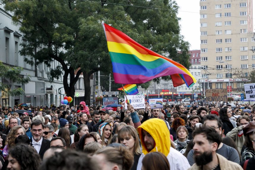 16 000 ember a gyűlölet ellen és a szolidaritás mellett Pozsonyban