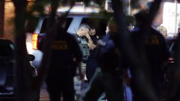 Öt ember, köztük egy rendőr meghalt az éjszaka, az észak-karolinai Raleigh lakónegyedben történt lövöldözésben