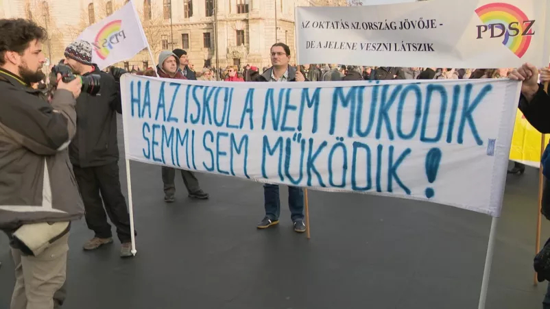 Magyarország: A Pedagógusok Szakszervezete szerint továbbra sem elfogadható az új oktatási törvény