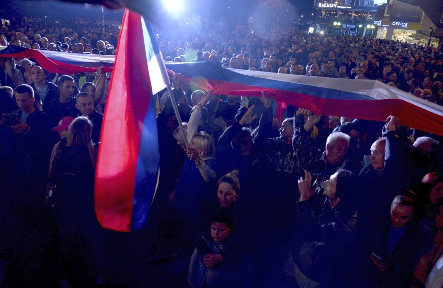 Elcsalt választásokra gyanakodva tüntetnek Boszniában