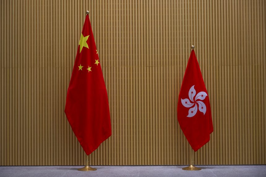 Megverhettek egy hongkongi tüntetőt a Manchesteri kínai nagykövetségen