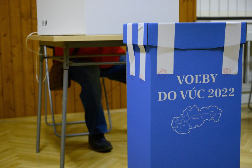 Hét órakor megnyíltak az országban a szavazóhelyiségek, és kezdetét vette az összevont választás