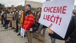 A kormány egy szintre hozná a szlovák orvosok fizetését a cseh orvosok fizetésével