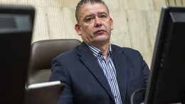 Roman Mikulec belügyminiszter leváltását kezdeményezik a parlamenten kívüli Republika parlamenti képviselői