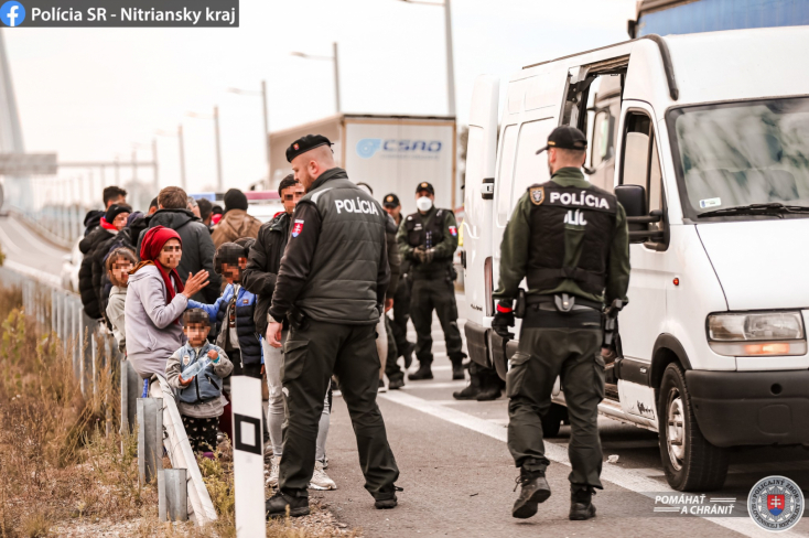 Tíz afgán és szír állampolgárt szállított Bulgáriába a szlovákiai rendőrség