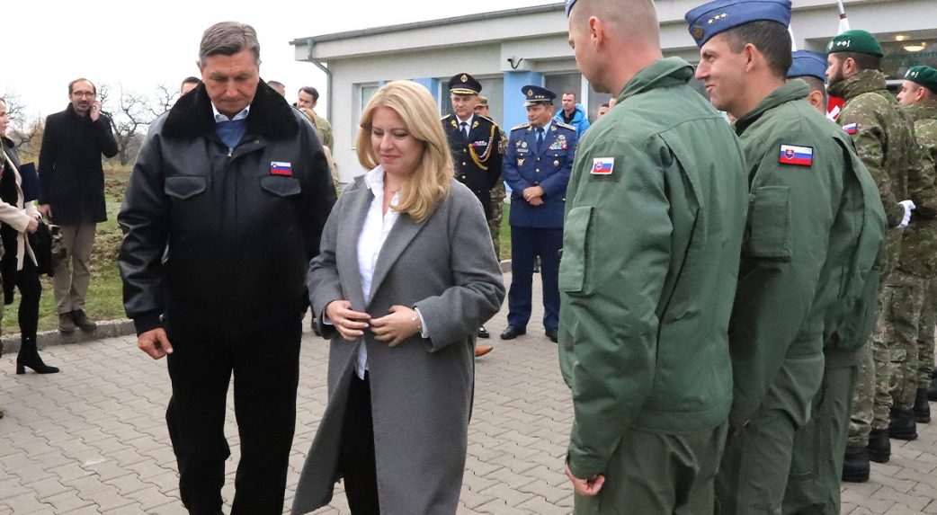 A szlovák és a szlovén államfő NATO-katonákat látogatott meg Lešťen