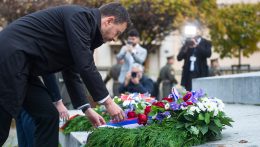 Eduard Heger és Petr Fiala Prágában megkoszorúzta az elesett katonák emlékművét
