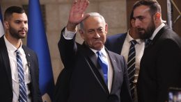 Izrael: 61-62 mandátumra számíthat a Knesszetben a Netanjahu-párti blokk