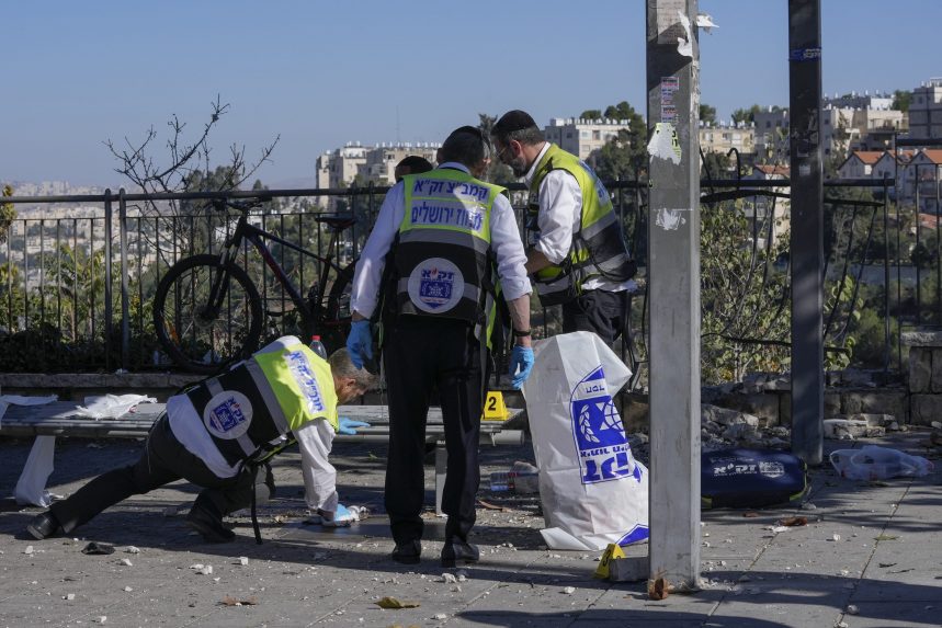 Két pokolgép robbant reggel Izraelben, egy ember meghalt
