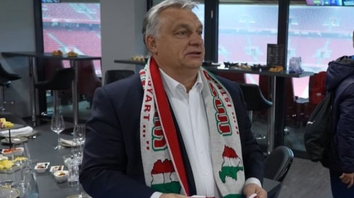 Orbán sálja okoz diplomáciai botrányt Közép-Európában