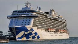 Kikötött a 800 koronavírus-fertőzött utassal rendelkező Magestic Princess nevű tengerjáró hajó Sydneyben