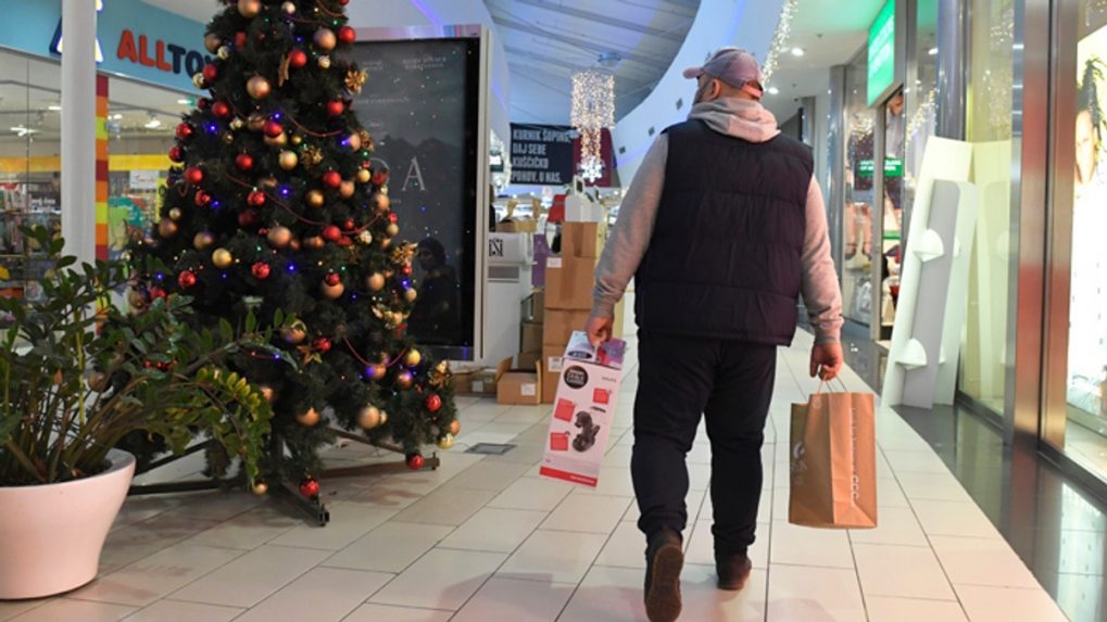 Békés, boldog és drága – a szlovákiai háztartások ismét mélyen a zsebükbe nyúlnak, hogy finanszírozni tudják a karácsonyt
