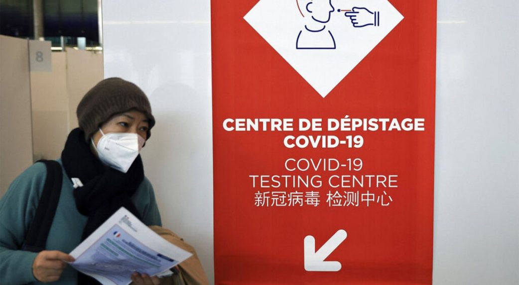 Koronavírus-teszteket végeznek a Kínából érkezőkön a francia repülőtereken