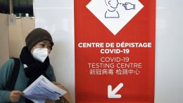 Koronavírus-teszteket végeznek a Kínából érkezőkön a francia repülőtereken