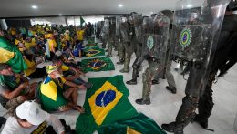 Elfogatóparancsot adtak ki Bolsonaro több szövetségese ellen Brazíliában