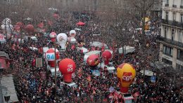 Országos sztrájkkal tiltakoztak a francia szakszervezetek