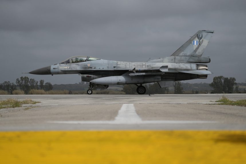 Szlovákia hivatalosan is átvette az első két F-16-os vadászgépet az USA-ban