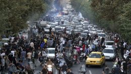 Túllépte a félezret az iráni tüntetések halálos áldozatainak száma
