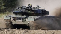 Gyorsított eljárásban foglalkozik majd Németország a lengyelországi tankok szállítási engedélyével