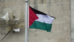 Palesztin zászlókat festettek gyalogos átkelőhelyekre brüsszeli aktivisták