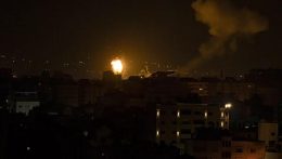 Izrael légicsapásokat hajtott végre a Gázai övezetben