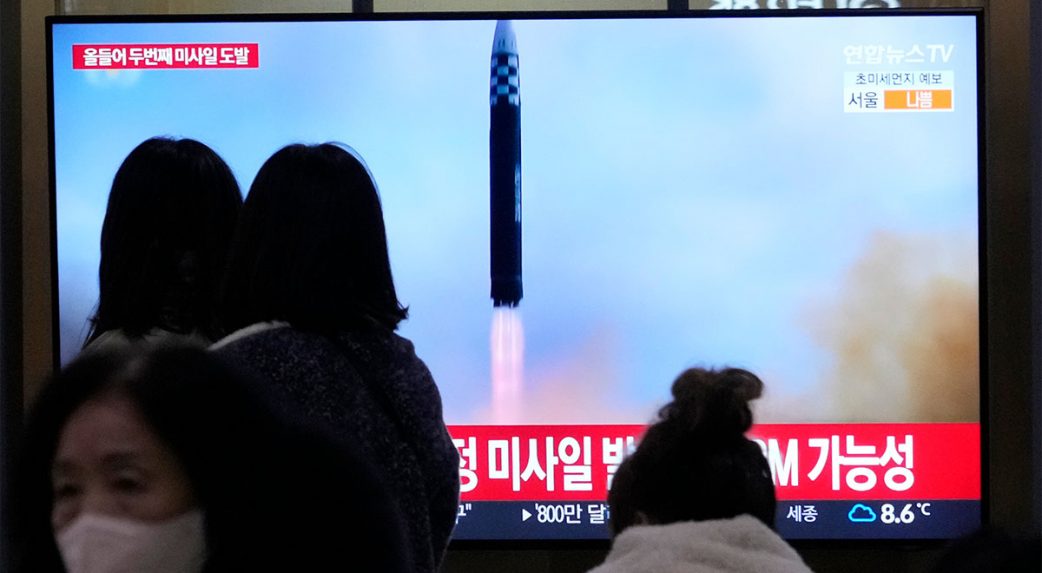 Észak-Korea hétfőn újabb két ballisztikus rakétát lőtt ki