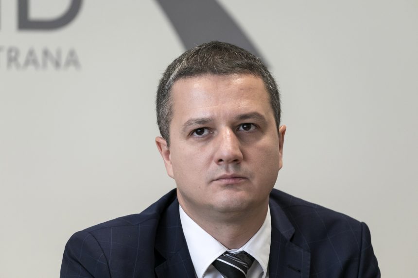 Rigó: Politikai támogatás hiányában gyengébb az új kormánybiztos pozíciója, mint Bukovszky Lászlóé volt