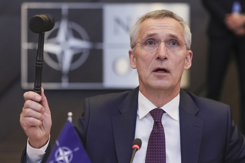 A NATO főtitkára az egyre szorosabb kínai-orosz szövetségre figyelmeztetett