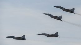 Heger továbbra is kitart a MiG-ek Ukrajnába küldése mellett