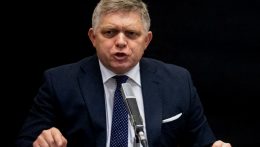 Fico: Hibrid fenyegetésnek bélyegzik meg a szlovák ellenzéket