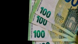 A szlovákiai polgárok egyharmadának csökkent a havi jövedelme 2022-ben